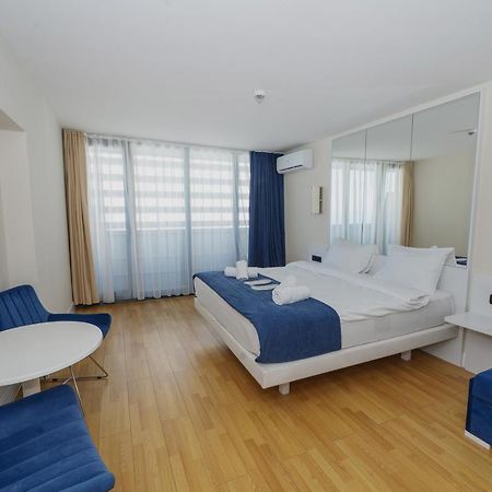 Blue Orbi City Hotel Batumi Esterno foto