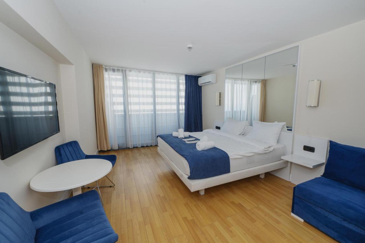 Blue Orbi City Hotel Batumi Esterno foto