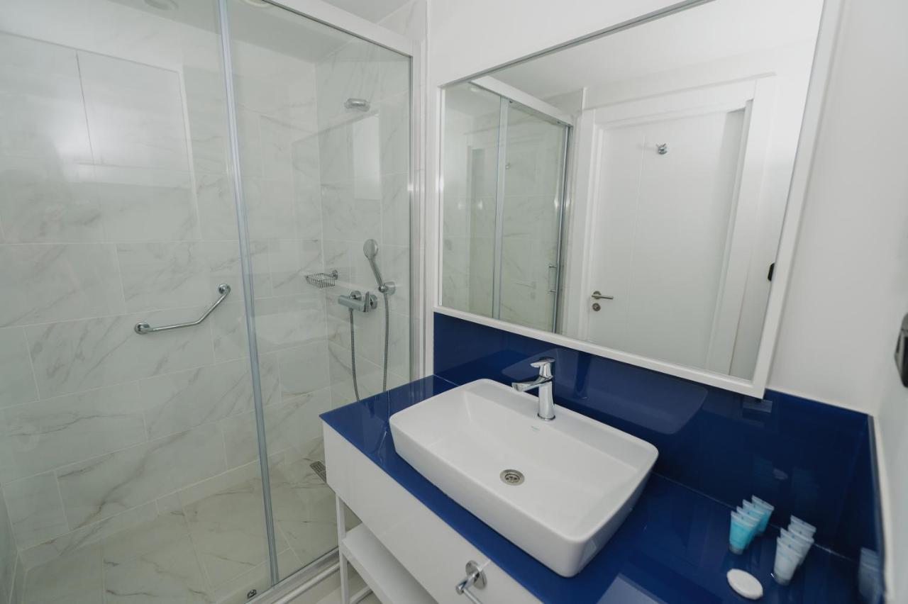 Blue Orbi City Hotel Batumi Esterno foto